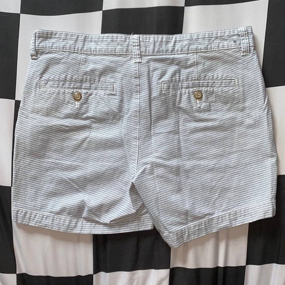 Shorts with stripes - Picture 2 of 4